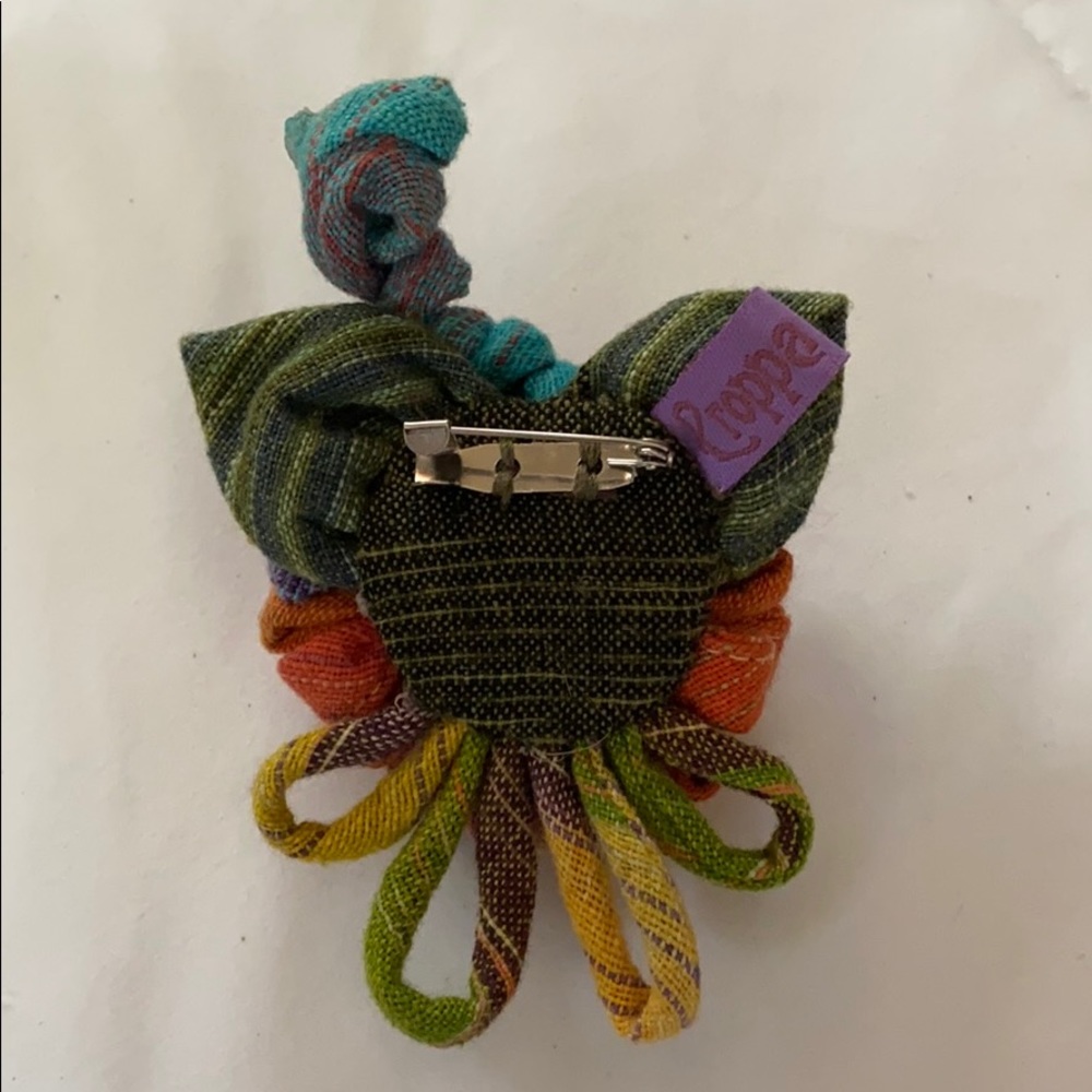 Fun lapel pin - Picture 2 of 2